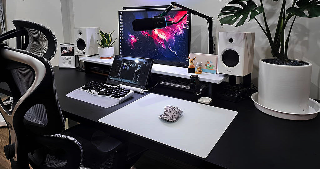 Tempered Glass Gaming Mouse Pad Black \ White